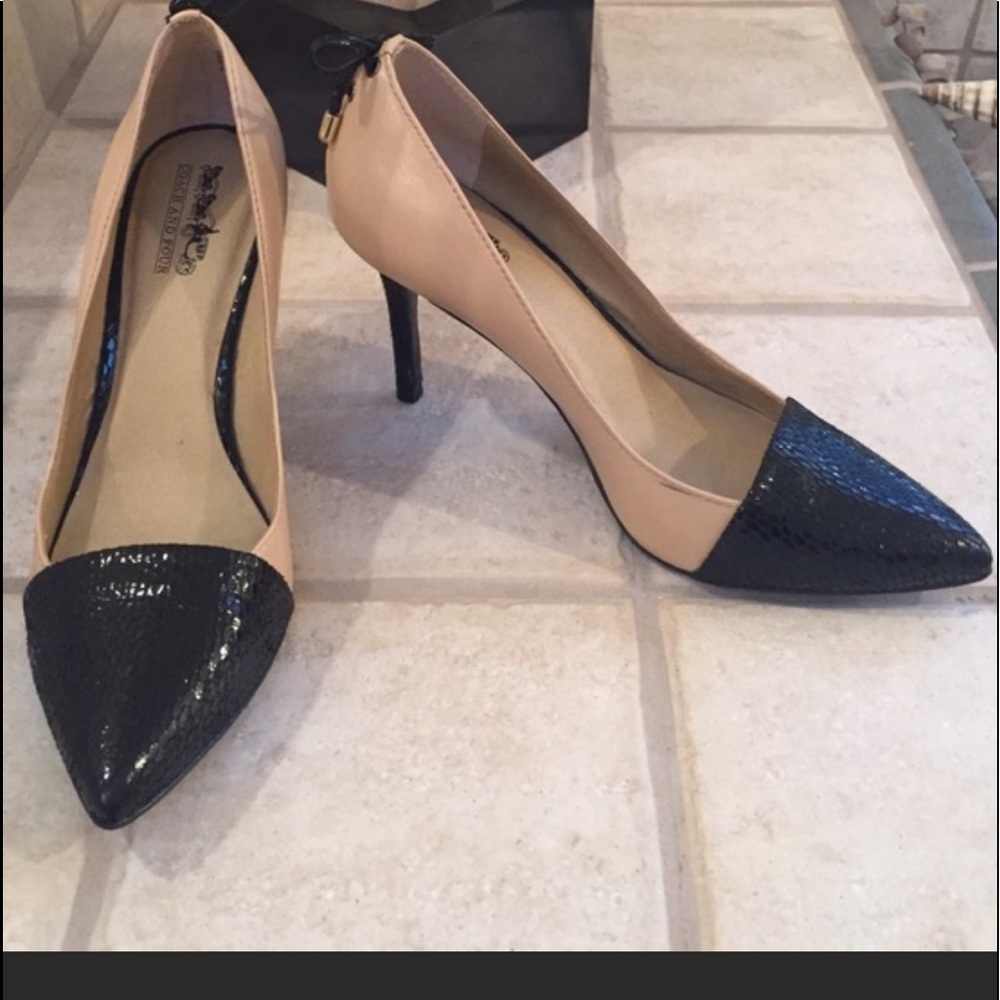 Coach and Four Jennifer back lace size 7 heels